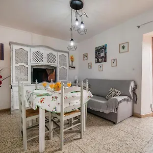 encantadora-casa-de-pueblo-para-8-pax-con-gran-terraza.es-andalucia.com/